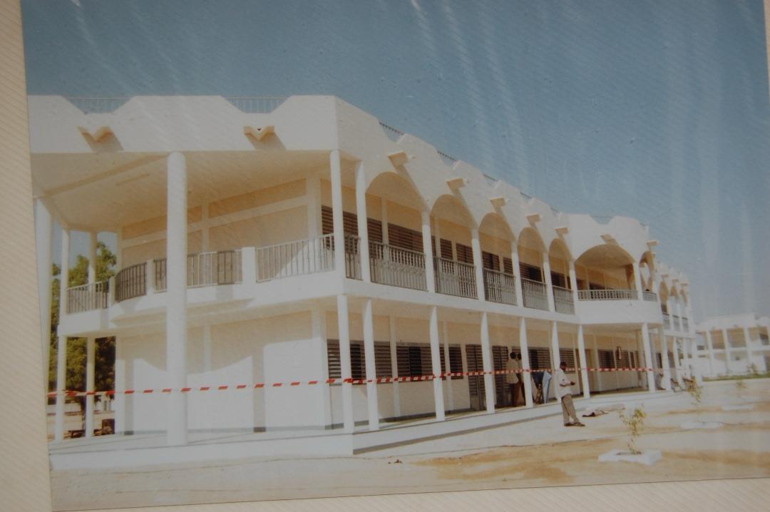 Cour intérieure et salles de classe